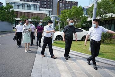 烈日炎炎，領(lǐng)導送信心|閔行區(qū)委委員、區(qū)人民檢察院黨組書記、檢察長胡春健帶隊赴寶開智能開展大走訪、大排查
