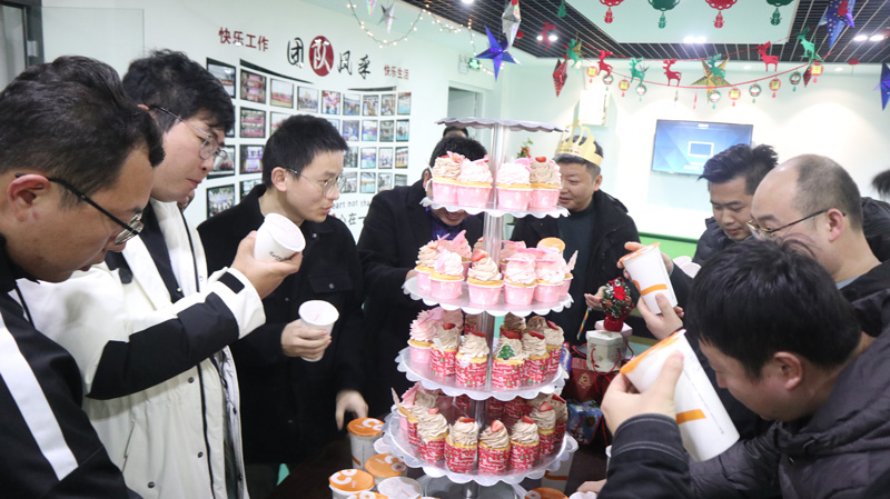 繽紛平安夜，歡樂圣誕節(jié) | 寶開舉辦第四季度員工集體生日會