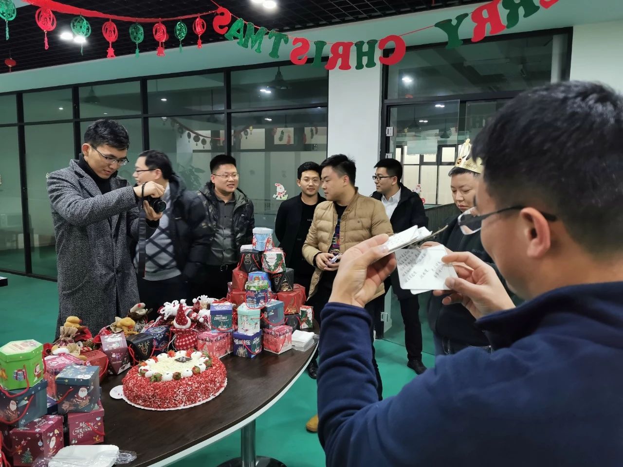 圣誕主題生日趴 | 濃情暖意平安夜，誕愿有你共前行