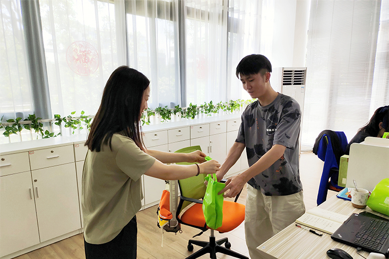 夏送清涼，情系一線｜致高溫下堅守崗位的一線員工