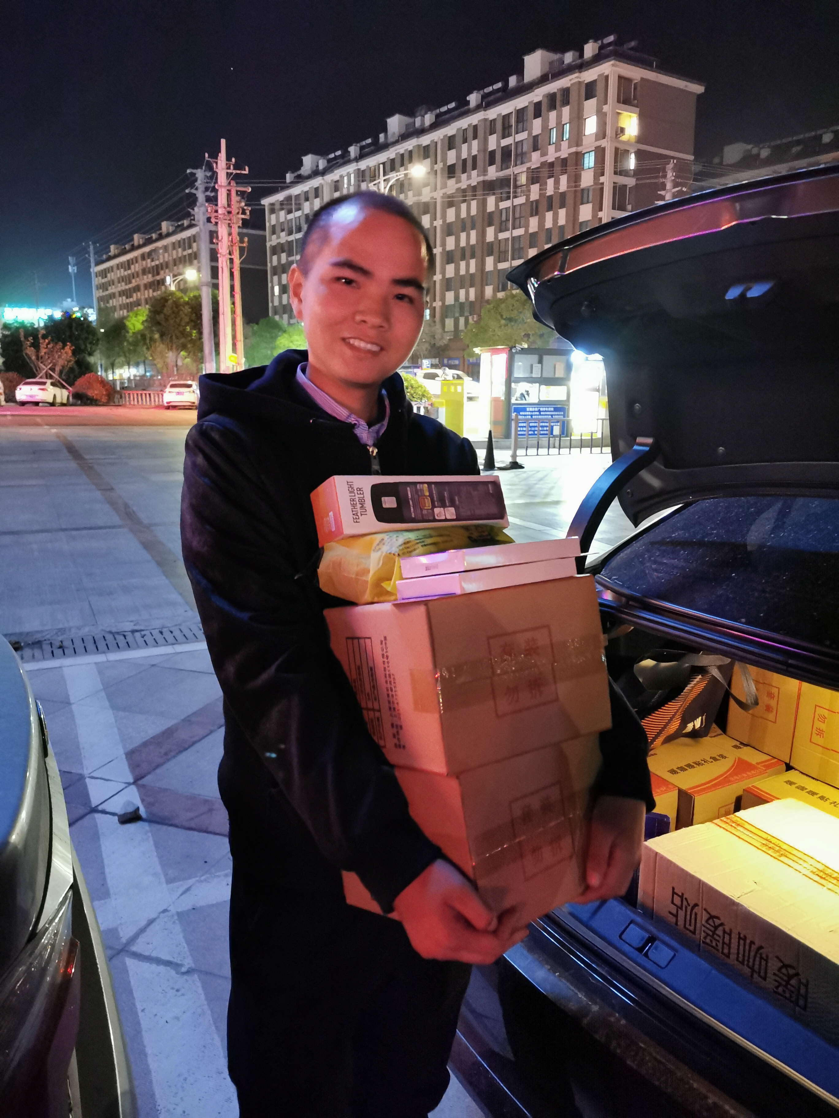 11月中旬，寶開工會組織開展“走一線、送溫暖”關愛員工暖冬行動。