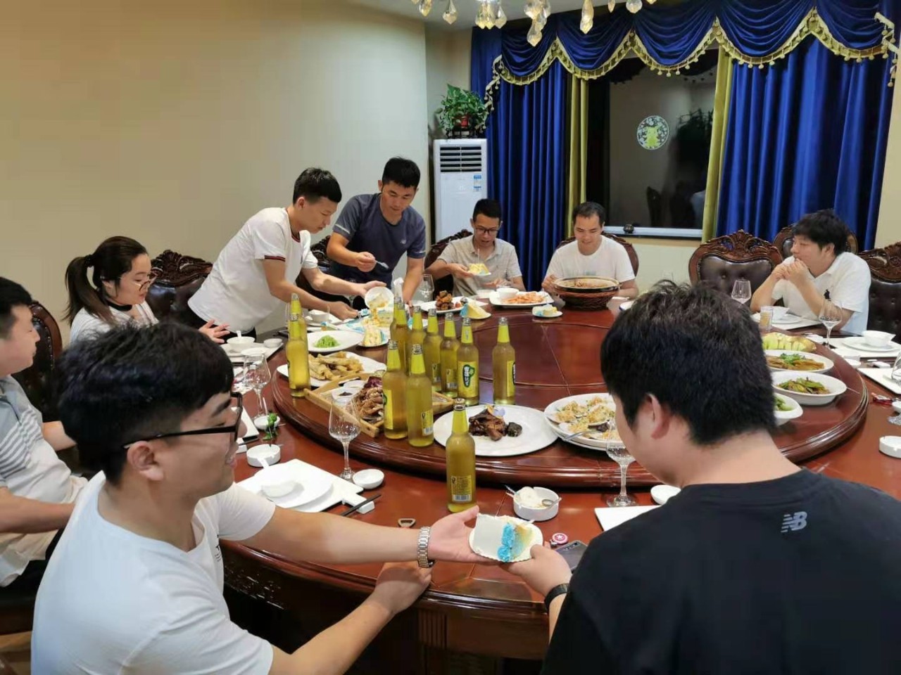 夏送清涼，集體慶生，慰問(wèn)一線 | 致我們的一線伙伴：辛苦了！